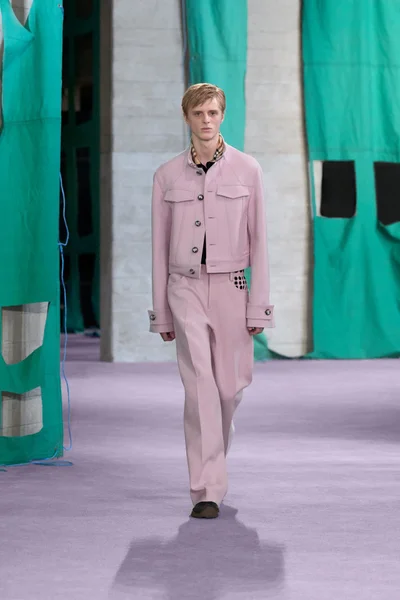 Look 27
